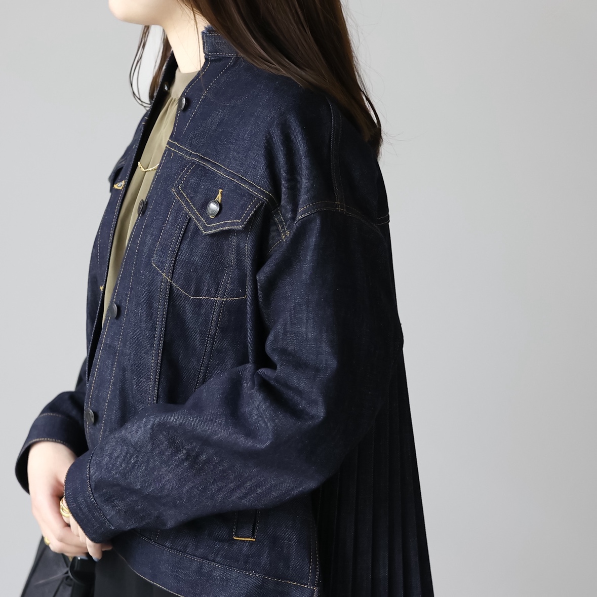 BACK PLEATS DENIM JACKET ディテール